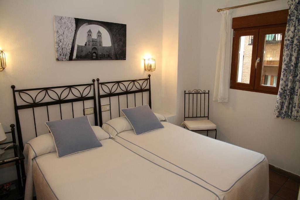 Hostal La Posada De Zocodover Toledo Bagian luar foto